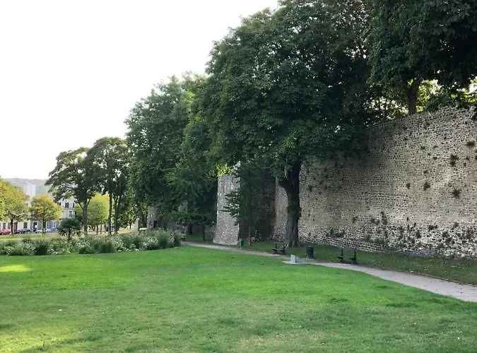 Face Aux Remparts